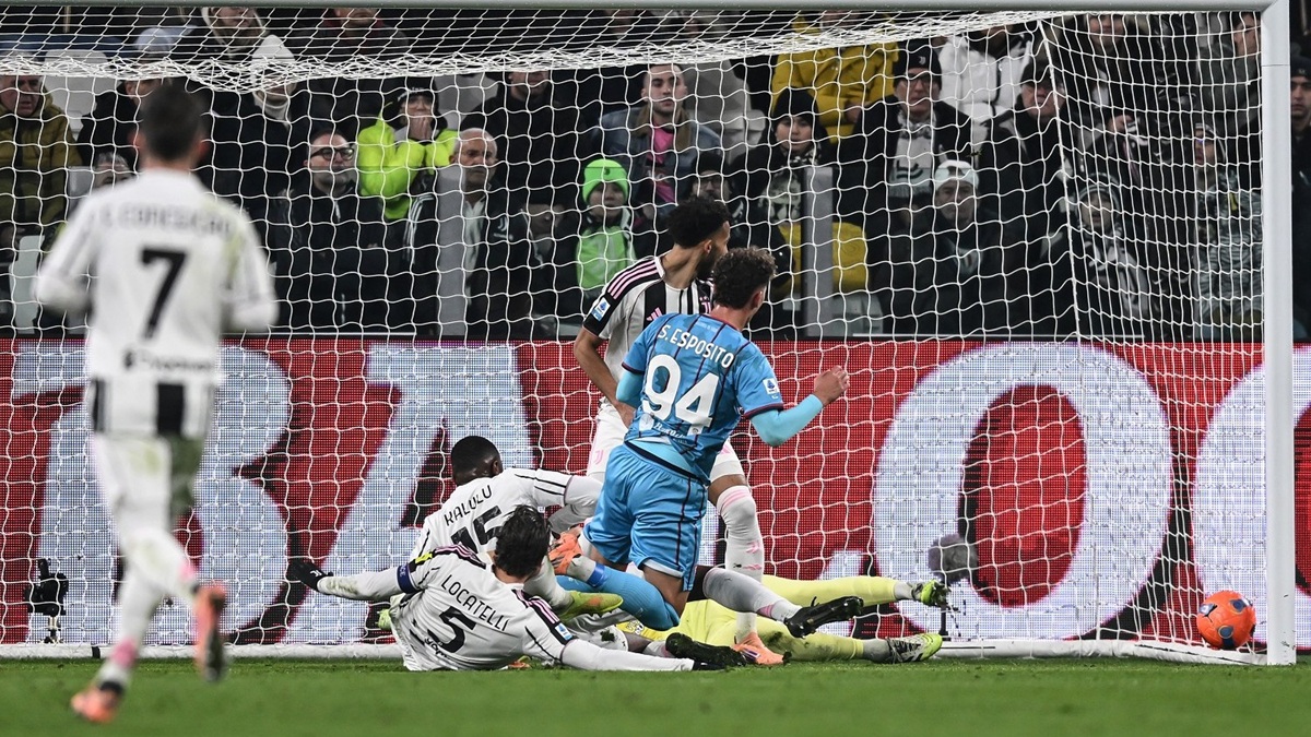 Juve Cagliari 1 1 LIVE: bianconeri a caccia del gol del sorpasso, ci prova Conceicao ma blocca Caprile Juve Cagliari 1 1 LIVE: bianconeri a caccia del gol del sorpasso, ci prova Conceicao ma blocca Caprile