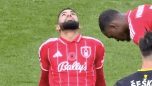 Infortunio Douglas Luiz, il centrocampista in prestito al Nottingham Forest si ferma ancora. A rischio l’obbligo di riscatto? Ecco le sue condizioni