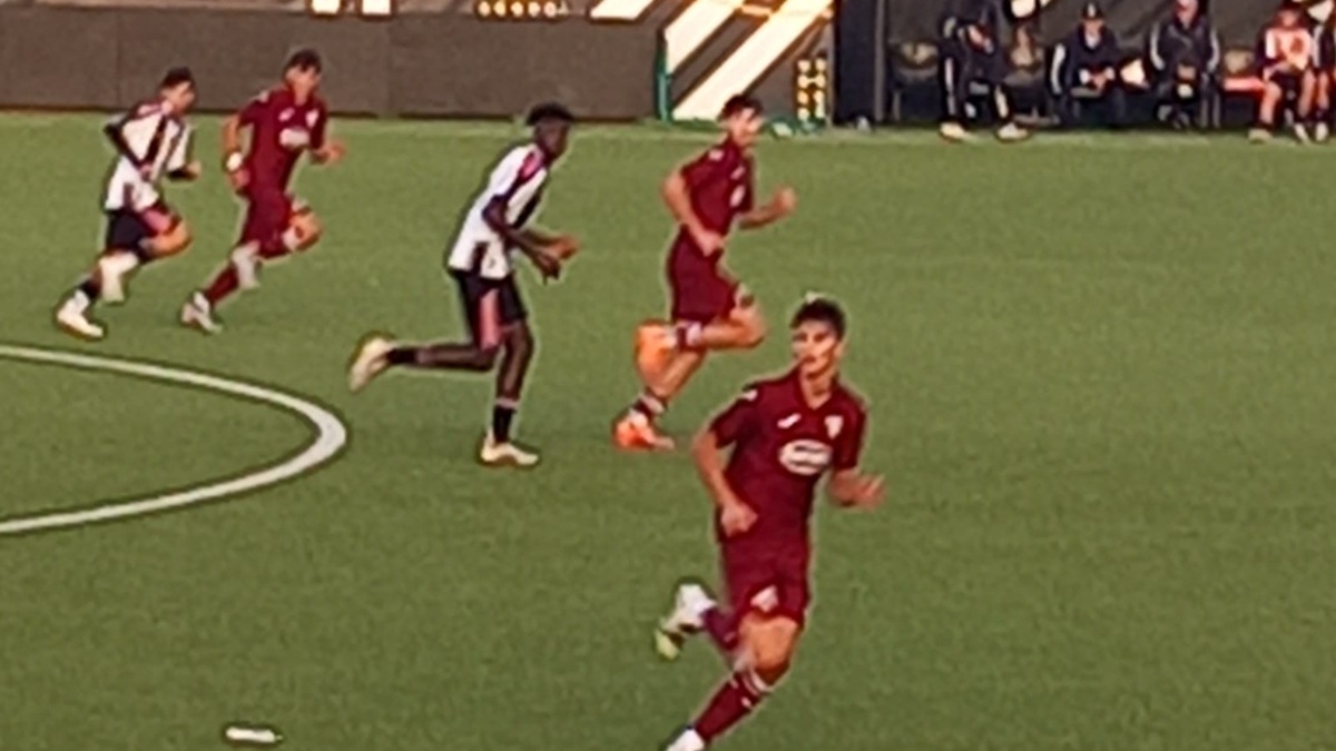 Juventus Under 16, Pamé in versione Re Mida: nel derby tutto ciò che tocca diventa oro. Seconda doppietta consecutiva per l’attaccante, l’analisi completa