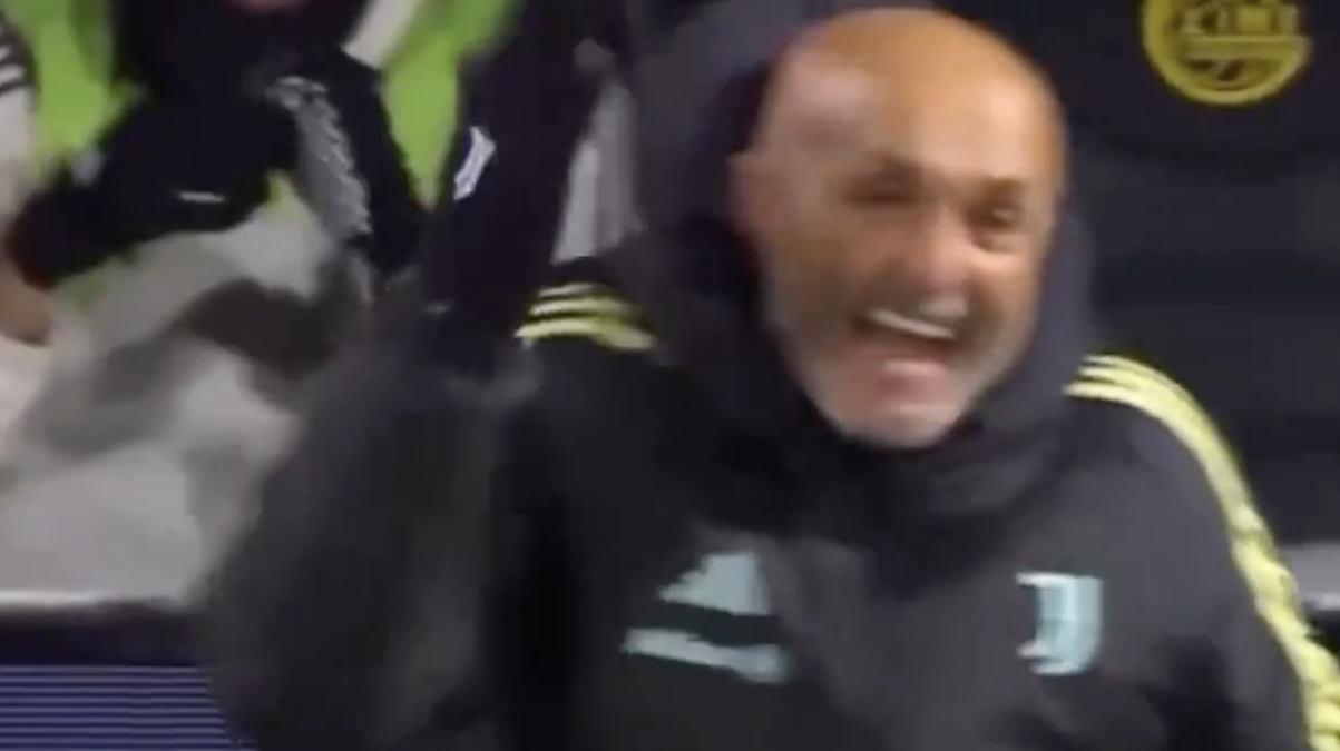 Spalletti indemoniato in panchina durante Bodo Juve: esultanze e rimproveri. I tifosi approvano per un motivo – FOTO Spalletti indemoniato in panchina durante Bodo Juve: esultanze e rimproveri. I tifosi approvano per un motivo – FOTO