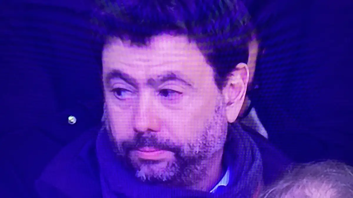 Agnelli in tribuna a San Siro: l’ex presidente della Juve assiste dal vivo a Milan Verona, lunch match di questa domenica di Serie A – FOTO
