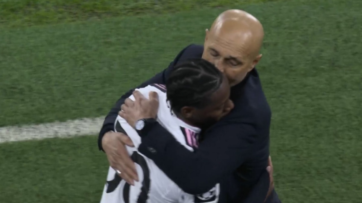 spalletti david e quell8217abbraccio al momento della situazione del canadese il gesto pizzicato dalle telecamere durante juve pafos 8211 foto da Juventusnews24.com spalletti david e quell8217abbraccio al momento della situazione del canadese il gesto pizzicato dalle telecamere durante juve pafos 8211 foto