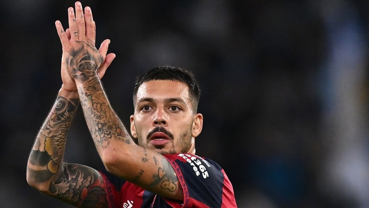 Cagliari Roma 1 0: colpaccio dei rossoblù nel segno di Gaetano, cade ancora Gasperini! La Juventus potrebbe portarsi a 1 Cagliari Roma 1 0: colpaccio dei rossoblù nel segno di Gaetano, cade ancora Gasperini! La Juventus potrebbe portarsi a 1