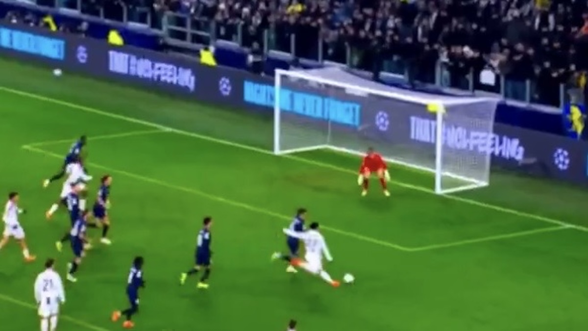 Gol Mckennie: giocata da centravanti vero del texano, che trafigge Michael con una conclusione imparabile! Juve avanti allo Stadium Gol Mckennie: giocata da centravanti vero del texano, che trafigge Michael con una conclusione imparabile! Juve avanti allo Stadium