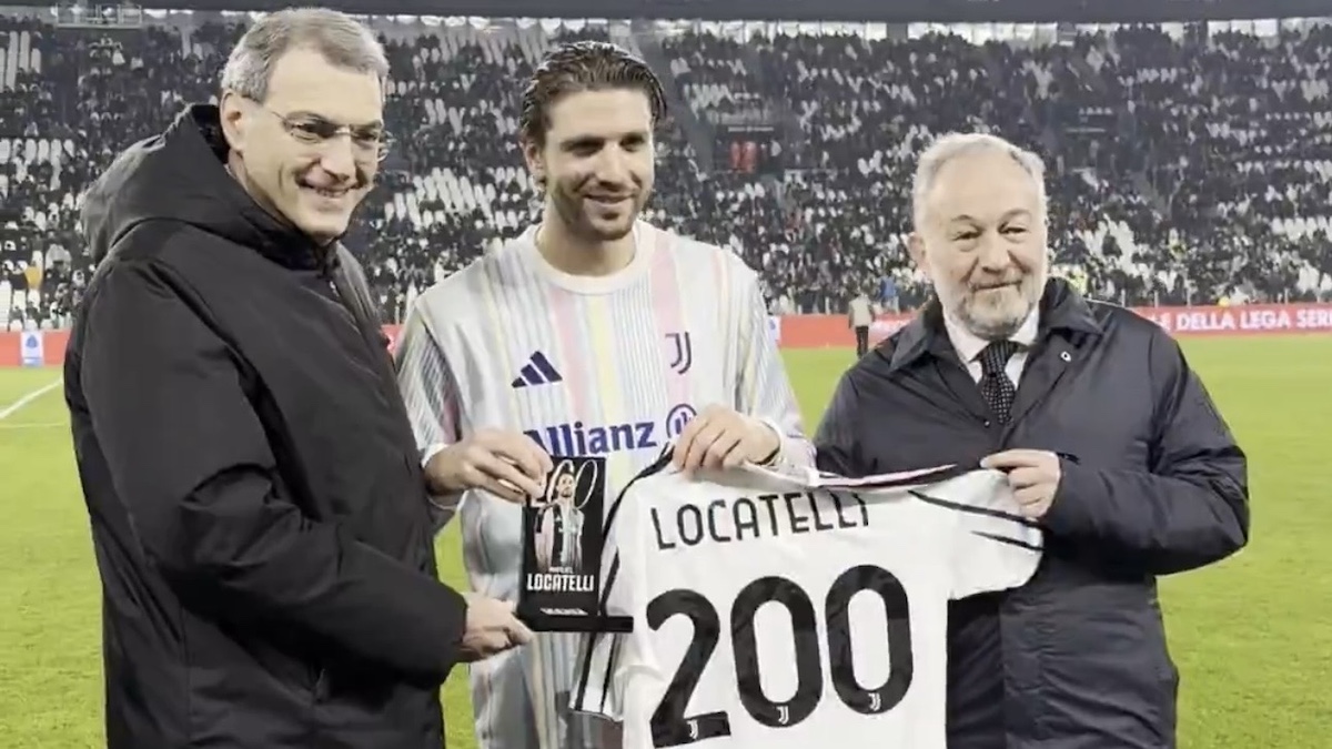 Locatelli raggiunge le 200 presenze in maglia bianconera: il centrocampista premiato prima di Juve Udinese – VIDEO Locatelli raggiunge le 200 presenze in maglia bianconera: il centrocampista premiato prima di Juve Udinese – VIDEO
