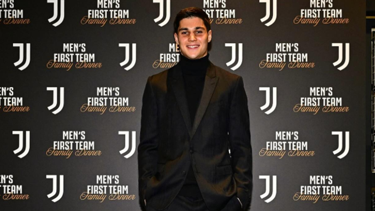 Adzic pubblica la FOTO dalla cena di Natale e scrive ai tifosi: l'augurio del gioiellino della Juventus fa felici i fans 36 adzic