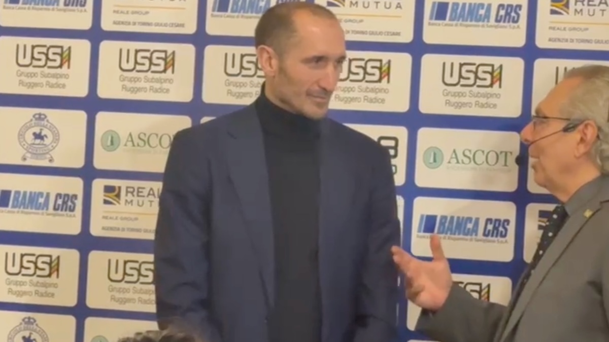 Chiellini premiato come dirigente dell’anno dall’USSI: «Juve Roma importante, speriamo in un buon Natale. Devo ringraziare Calvo perché…» – VIDEO Chiellini premiato come dirigente dell’anno dall’USSI: «Juve Roma importante, speriamo in un buon Natale. Devo ringraziare Calvo perché…» – VIDEO