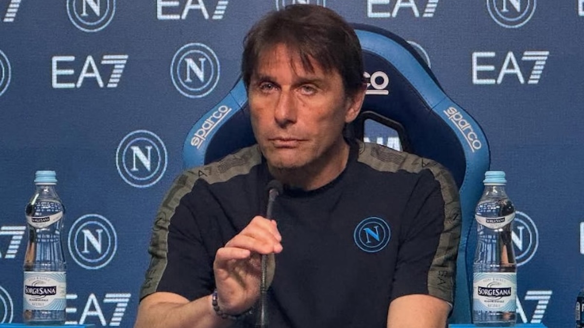 Conferenza stampa Conte: «Viviamo situazioni che avrebbero ammazzato chiunque. Potevano farci il c… e invece…» Conferenza stampa Conte: «Viviamo situazioni che avrebbero ammazzato chiunque. Potevano farci il c… e invece…»