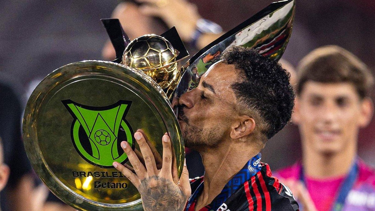 Danilo ancora di più nella leggenda: vinto anche il Brasileirão, è il 30^ titolo in carriera! L’ex Juve nell’Olimpo dei giocatori verdeoro