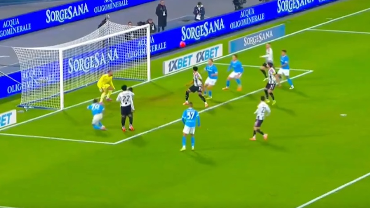 Doppietta Hojlund, Napoli Juve 2 1: ma l’assist è di… McKennie. Colpo di testa sbilenco dell’americano – FOTO Doppietta Hojlund, Napoli Juve 2 1: ma l’assist è di… McKennie. Colpo di testa sbilenco dell’americano – FOTO