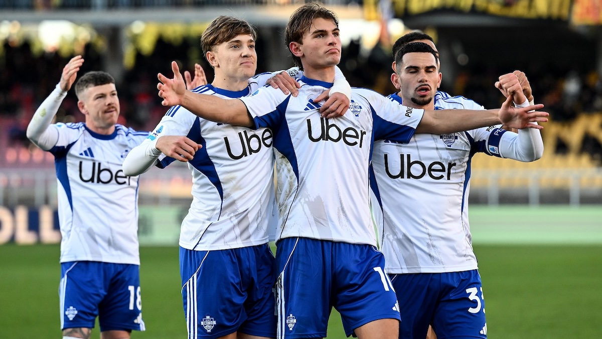 Lecce Como 0-3: Nico Paz, Ramon e Douvikas stendono Di Francesco (espulso). Fabregas accorcia sulla Juve 36 esultanza Como Nico Paz
