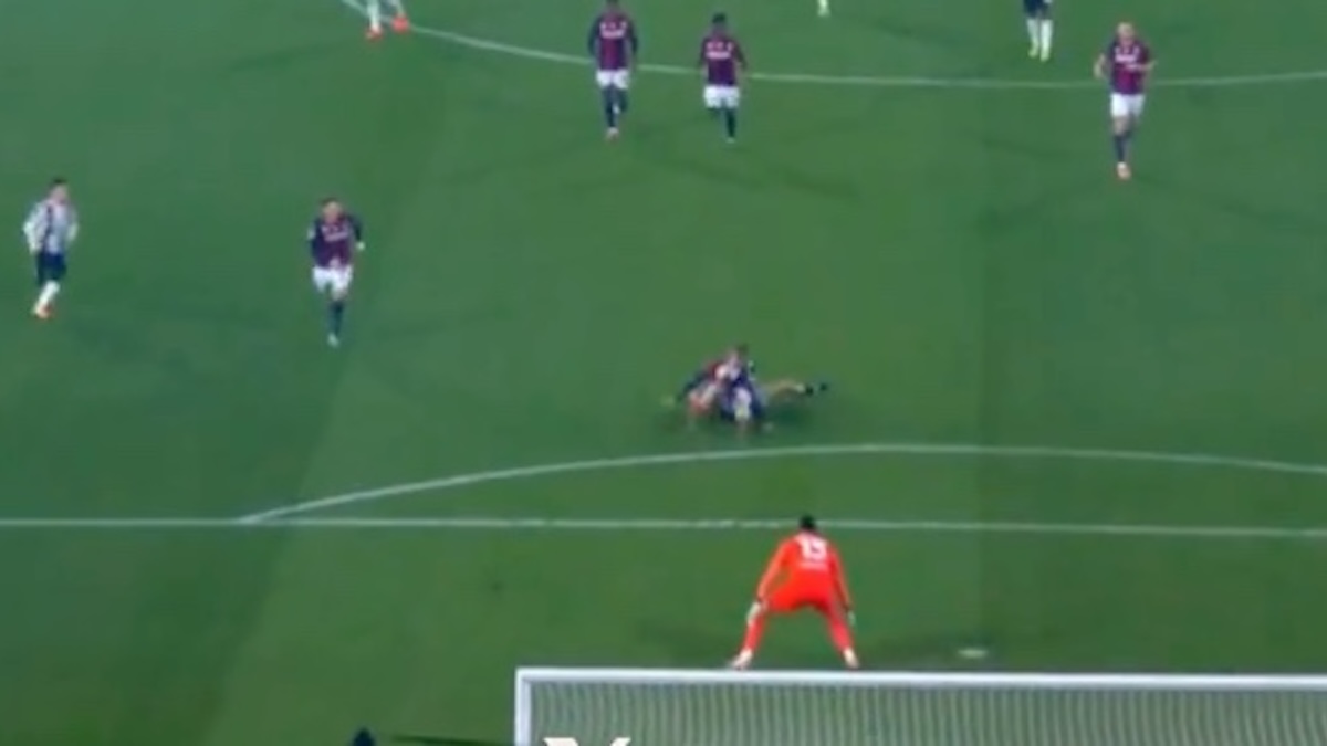 espulsione heggem in bologna juve fallo da ultimo uomo su openda l8217episodio e la decisione di massa 8211 foto da Juventusnews24.com espulsione heggem in bologna juve fallo da ultimo uomo su openda l8217episodio e la decisione di massa 8211 foto