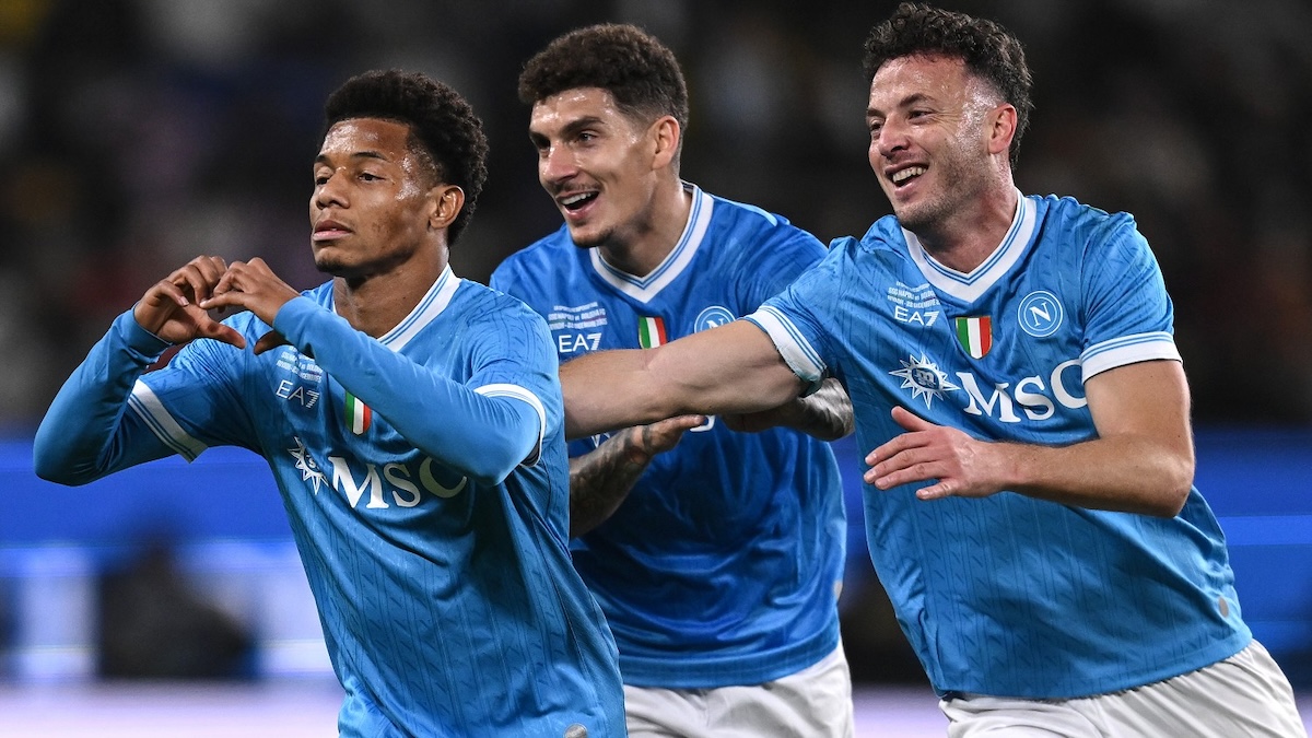 Napoli Bologna 2 0: gli azzurri dominano e vincono la Supercoppa. Primo trofeo stagionale per Conte