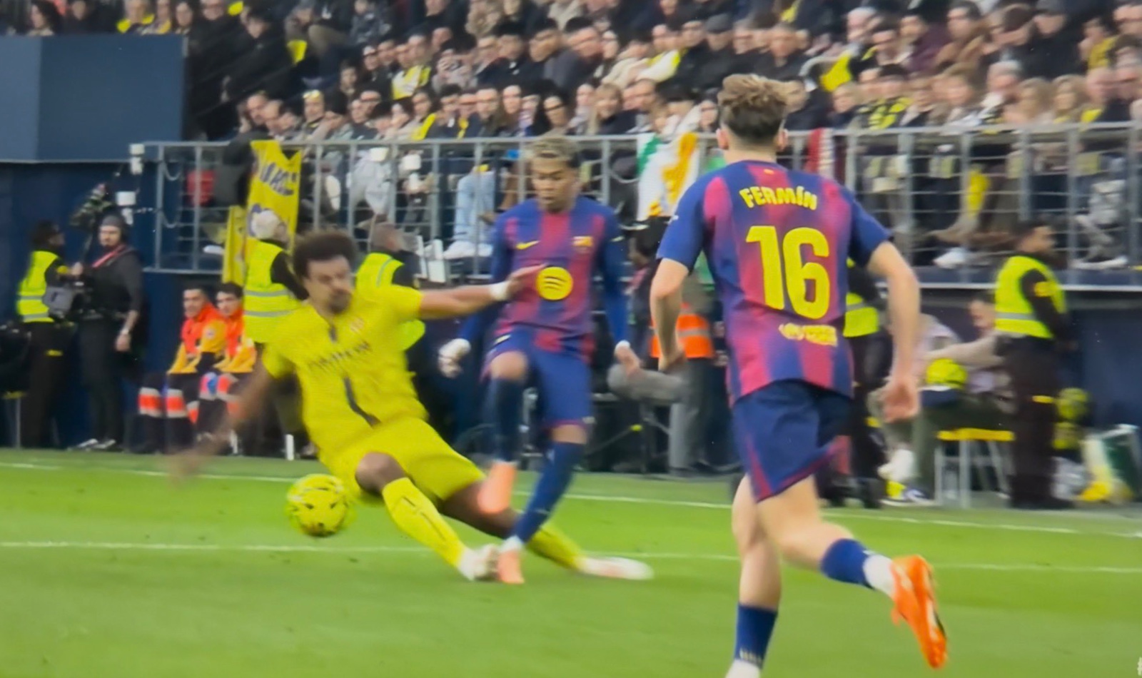 Renato Veiga espulso in Villarreal Barcellona: entrata sconsiderata ai danni di Yamal. Follia dell'ex Juventus - FOTO 36 renato veiga barcellona