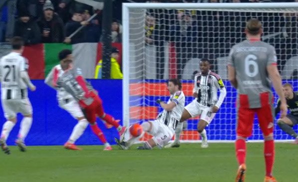 Rigore Juve Cremonese, De Marco a Open VAR: «Locatelli va sul pallone, giusto toglierlo». Corretta la decisione di Feliciani