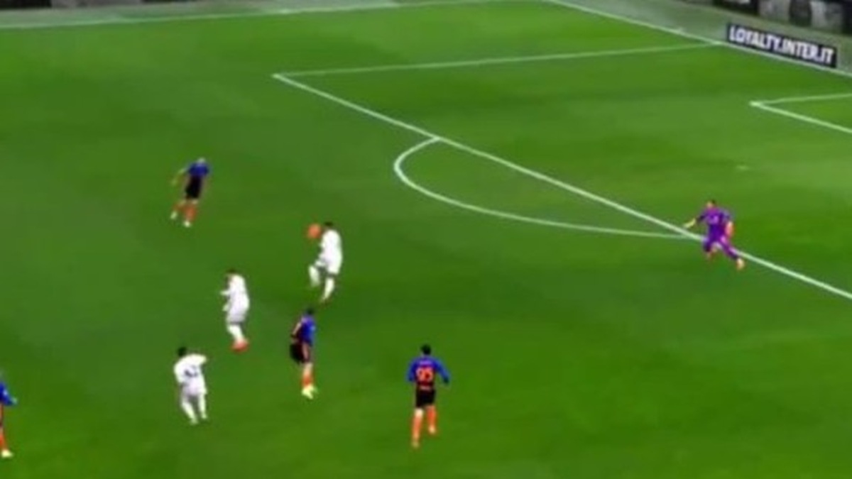 Papera Sommer, clamoroso errore dell’estremo difensore durante Inter Pisa: cosa è successo Papera Sommer, clamoroso errore dell’estremo difensore durante Inter Pisa: cosa è successo