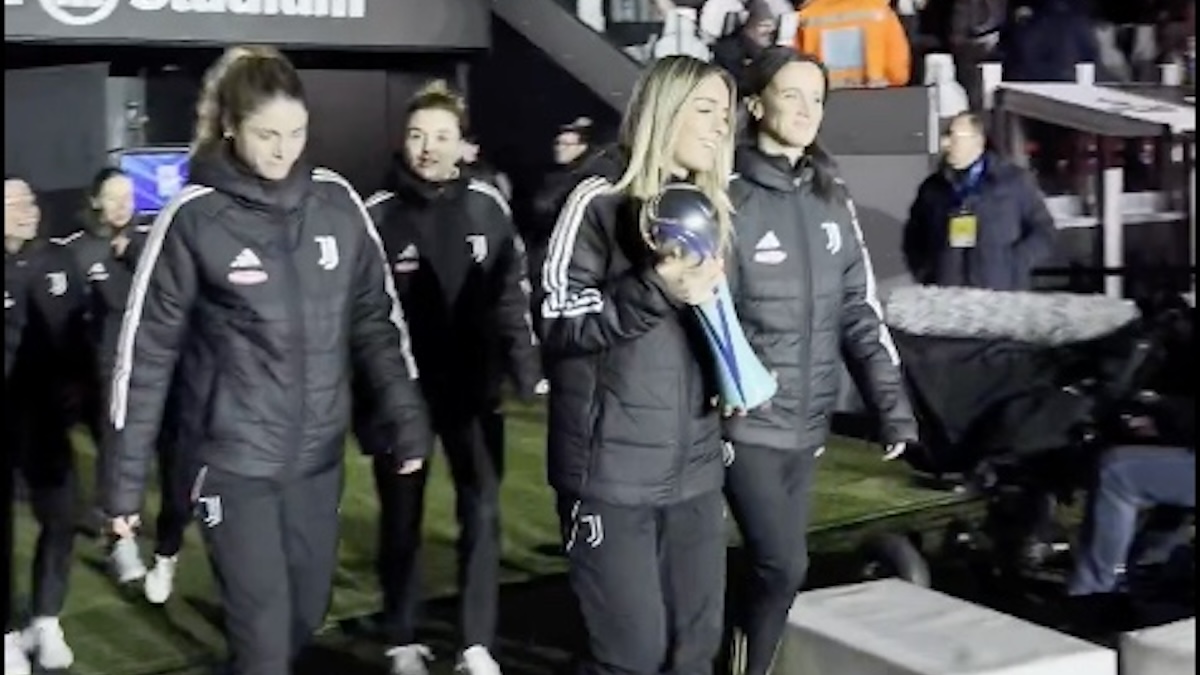 Juventus Women in trionfo, passerella all'Allianz Stadium: Rosucci mostra la Supercoppa ai tifosi - VIDEO 36 Juventus Women Supercoppa