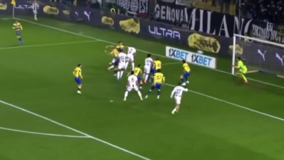 Gol Bremer: la Juve la sblocca subito con il colpo di testa del difensore brasiliano! Bianconeri già avanti a Parma Gol Bremer: la Juve la sblocca subito con il colpo di testa del difensore brasiliano! Bianconeri già avanti a Parma