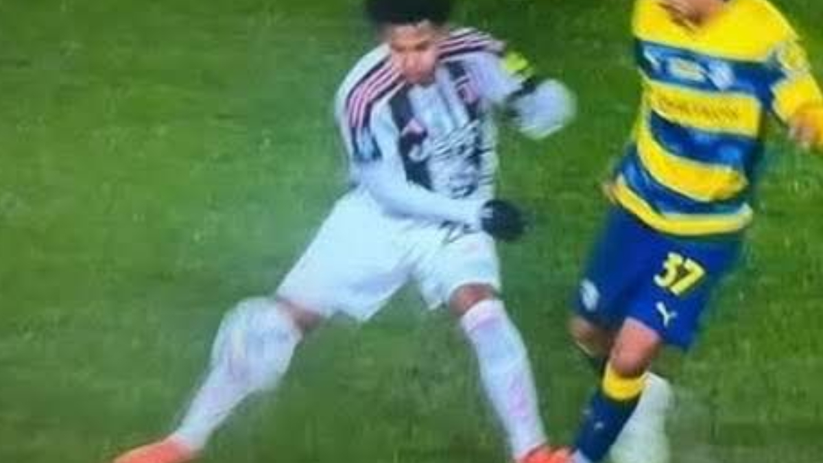 Moviola Parma Juve, Tonolini a Open VAR: «Contatto McKennie Troilo? Giusto dare il giallo. Vi spiego il motivo»