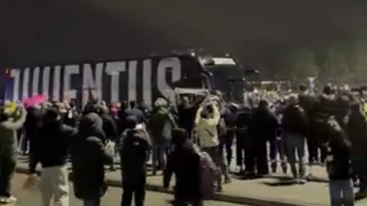 Juve Lazio, i pullman delle due squadre sono arrivati all'Allianz Stadium: FOTO e VIDEO del pre-partita 36 Pullman
