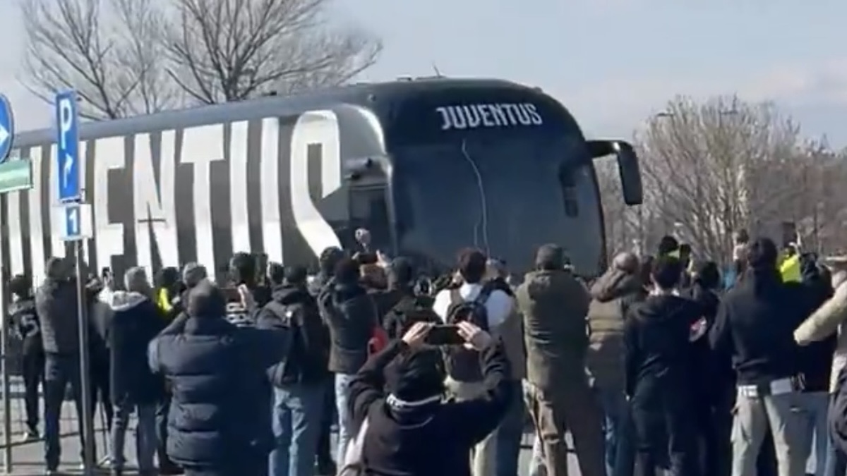 Juve Como, i pullman delle due squadre sono arrivati all’Allianz Stadium: FOTO e VIDEO del pre partita Juve Como, i pullman delle due squadre sono arrivati all’Allianz Stadium: FOTO e VIDEO del pre partita