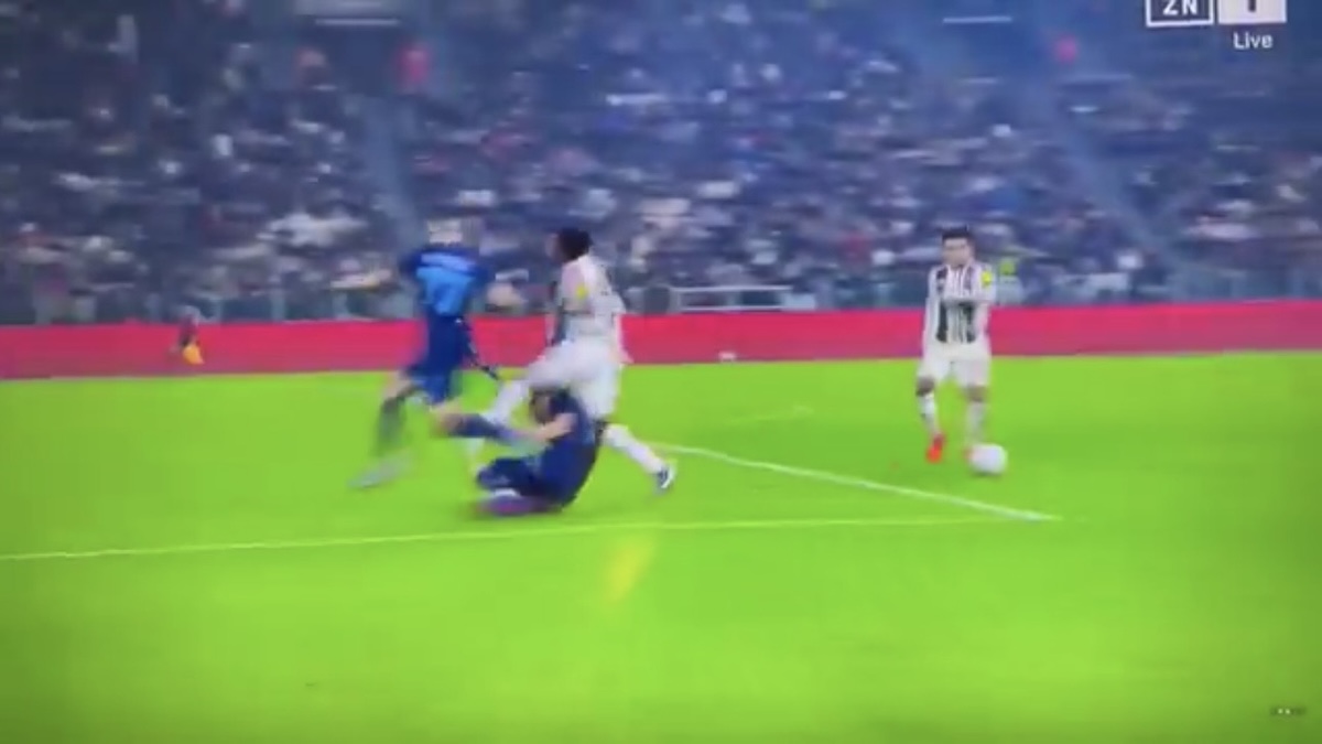 Rigore Cabal, Marelli non ha dubbi: «A mio avviso è punibile e vi spiego perchè». L’analisi sull’episodio in Juve Lazio