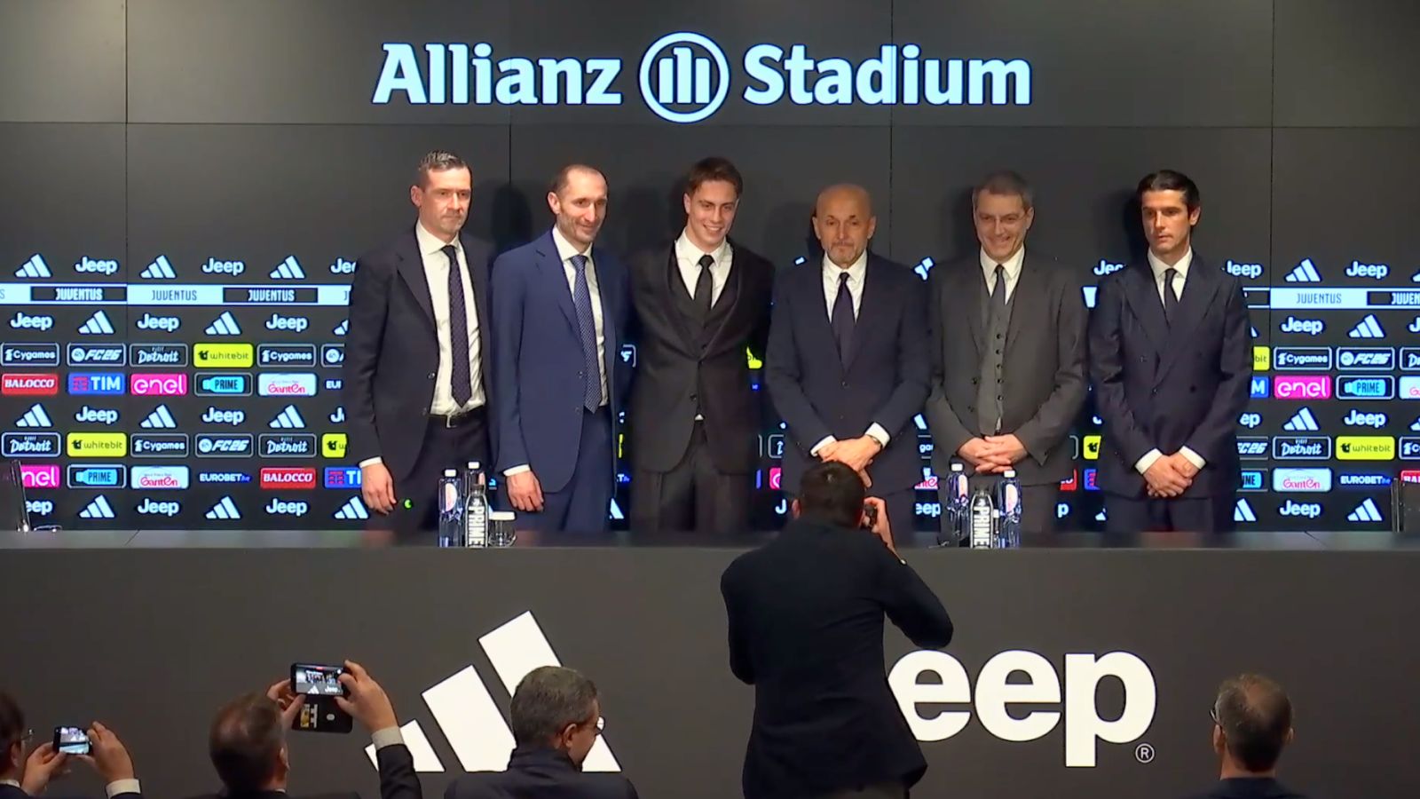 Yildiz in conferenza stampa: «Felice di rinnovare e stare nella famiglia Juventus. Faremo belle cose in futuro» 36 WhatsApp Image 2026 02 07 at 16.13.54