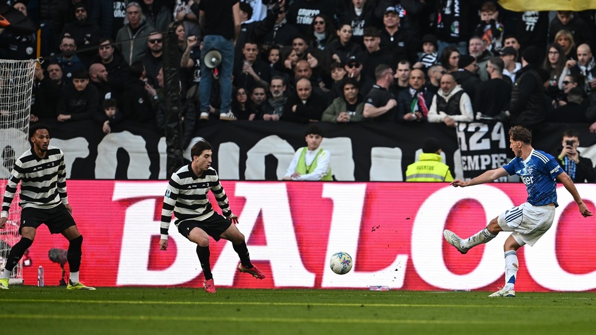 Juve Como, il messaggio della Curva Sud per il piccolo Domenico: «Riposa in pace piccolo Angelo». Lo striscione apparso allo Stadium Juve Como, il messaggio della Curva Sud per il piccolo Domenico: «Riposa in pace piccolo Angelo». Lo striscione apparso allo Stadium