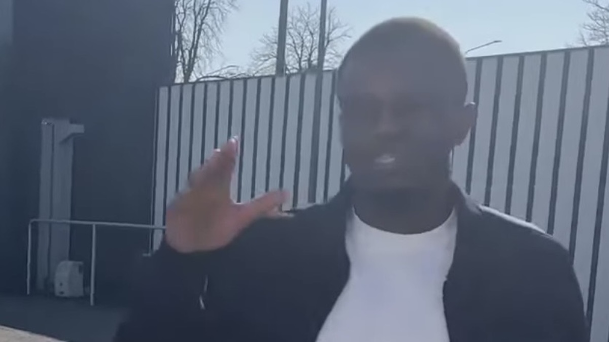 Kalulu torna in nazionale, la Juve gli fa i complimenti: «Felice e onorato di tornare lì». Il siparietto alla Continassa - VIDEO 36 Kalulu