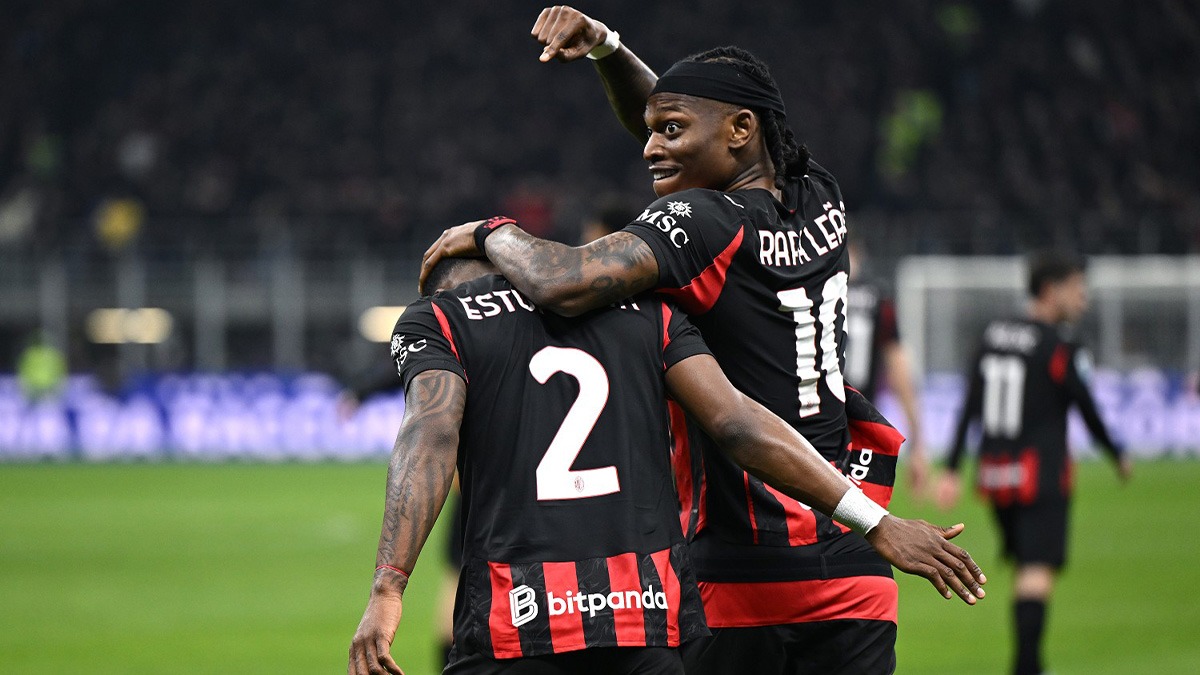 Milan Inter 1-0, Estupinan decide il derby. La vittoria dei rossoneri riapre la lotta Scudetto? 36 Leao Estupinan Milan