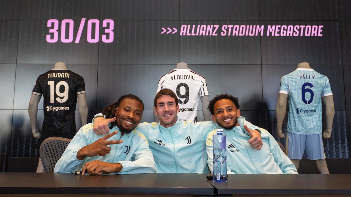 Juventus: Vlahovic, Kelly e Thuram hanno incontrato i tifosi bianconeri allo Store dello Stadium - FOTO 36 giocatori-juventus-vlahovic-kelly-thuram