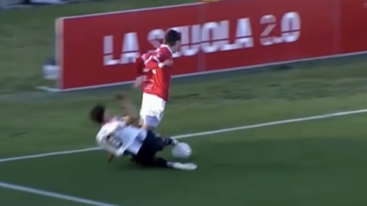 Juventus Next Gen, altro episodio a sfavore: a Perugia il direttore di gara ha dato un rigore inesistente per questo intervento di Anghelé - FOTO 36 Anghelè