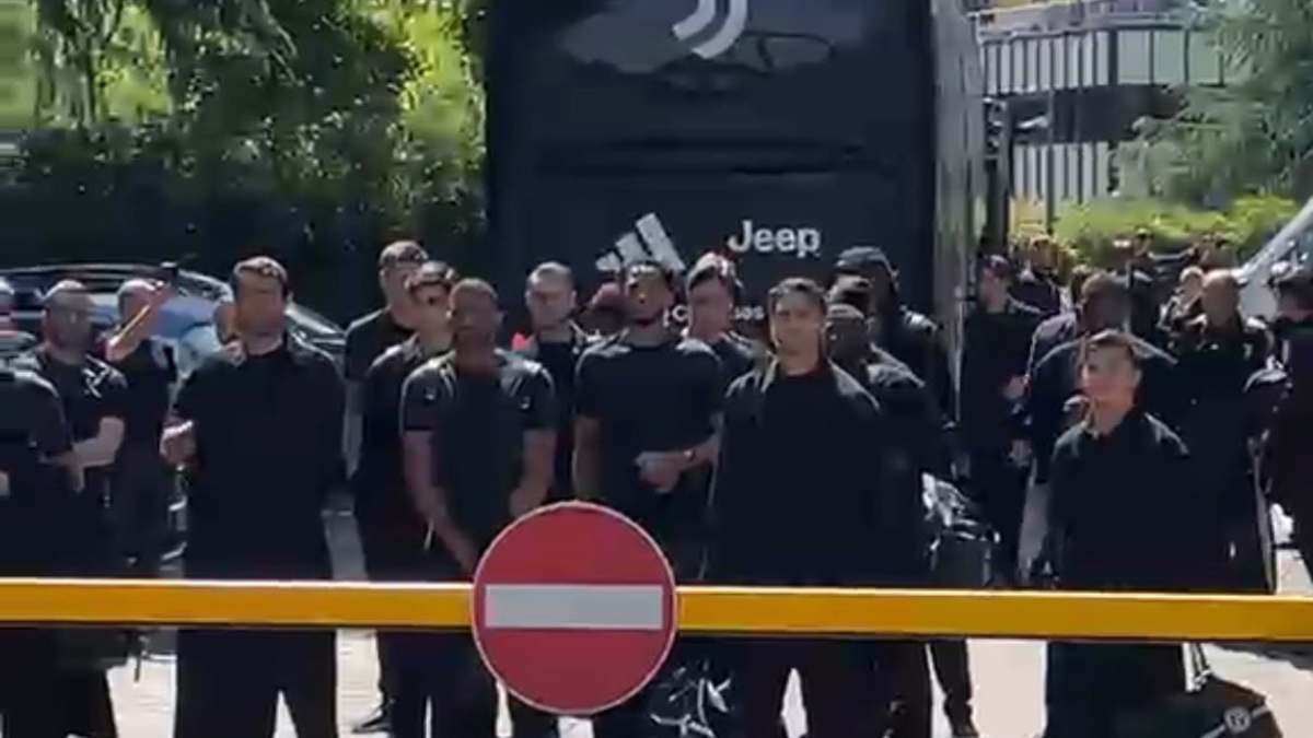 Juventus arrivata a Milano: il discorso della curva ai giocatori, ecco come sono stati accolti in vista del match contro il Milan - VIDEO 36 Juventus