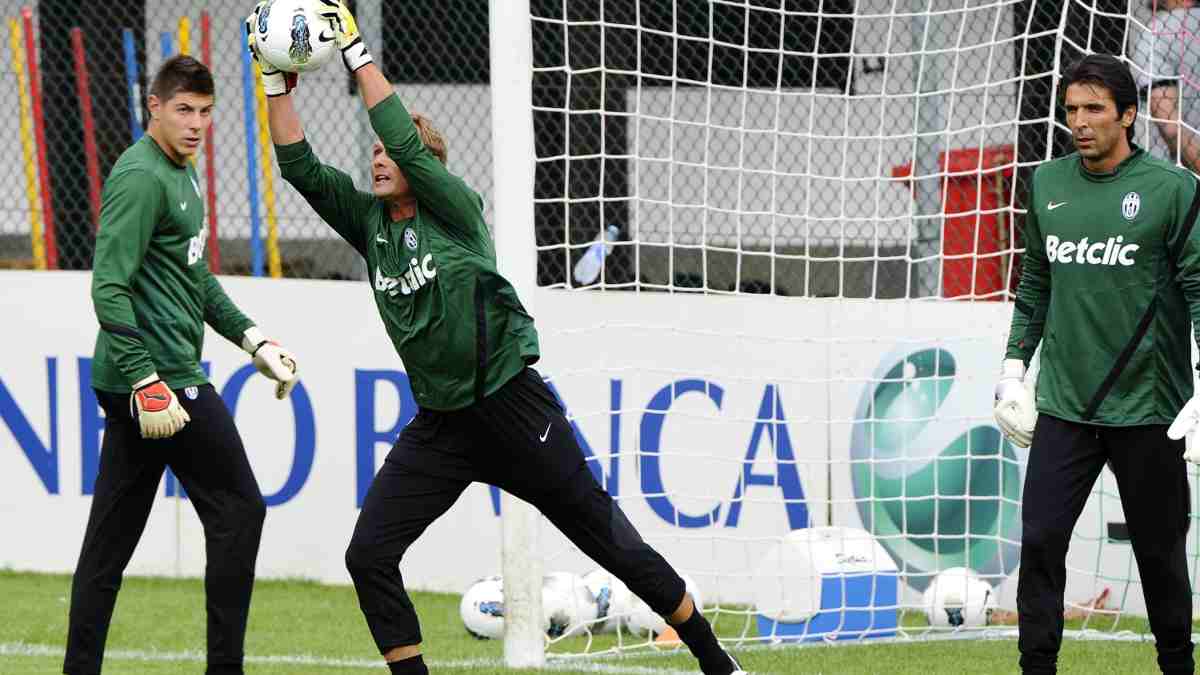 Buffon e il suo ricordo di Manninger: «Ti ho sempre ammirato. Hai lasciato il calcio per cercare la felicità nelle cose semplici» - FOTO 36 Manninger Buffon
