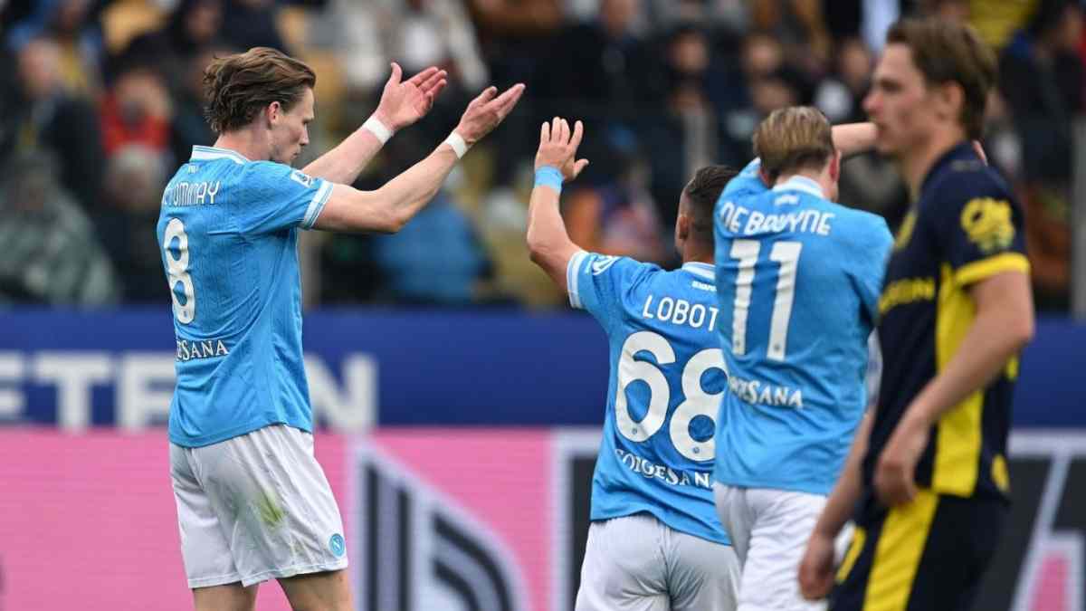 Parma Napoli 1-1: McTominay risponde a Strefezza. L'Inter ringrazia. Juve a -6 dalla squadra di Conte 36 Napoli