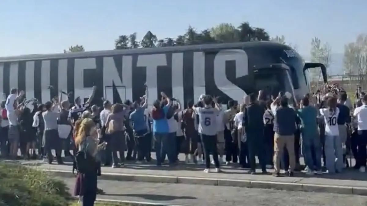 Juve Genoa, i pullman delle due squadre sono arrivati all'Allianz Stadium: FOTO e VIDEO del pre-partita 36 Pullman