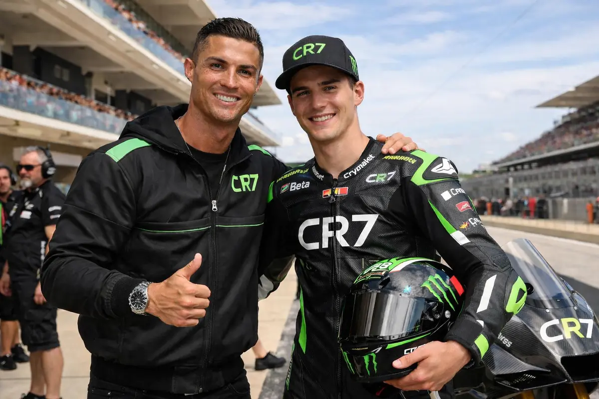 Cristiano Ronaldo sbarca in MotoGP: ecco il suo primo pilota 36 Cristiano Ronaldo sbarca in MotoGP con un ruolo secondario, immagine creata con intelligenza artificiale