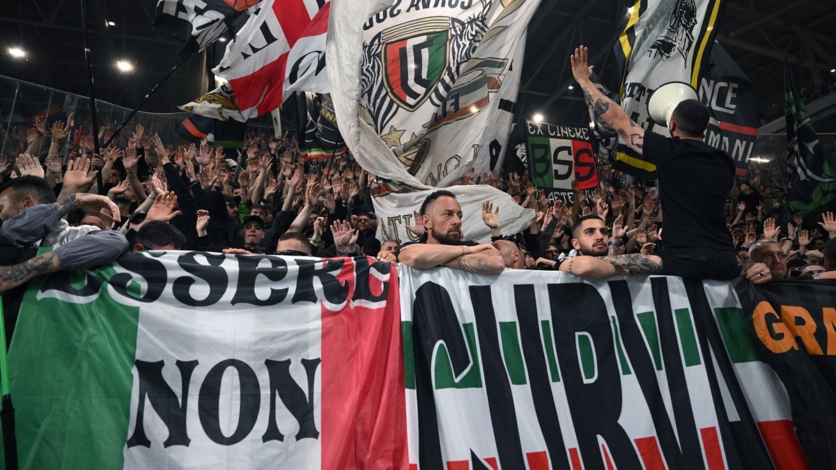Curva Sud Juve, l'omaggio a Spalletti durante la trasferta di Bergamo: i tifosi bianconeri celebrano il tecnico della Vecchia Signora 36 tifosi juve curva