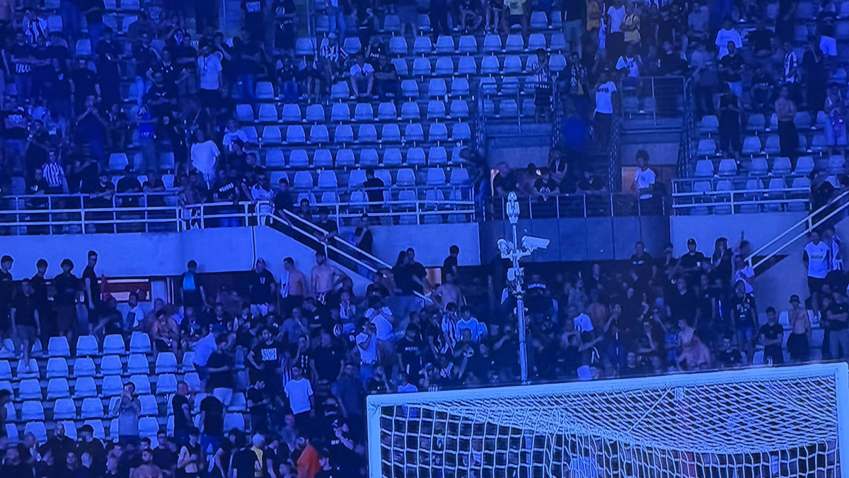 torino juve i tifosi bianconeri abbandonano lo stadio subito dopo il colloquio con comolli 8211 foto da Juventusnews24.com torino juve i tifosi bianconeri abbandonano lo stadio subito dopo il colloquio con comolli 8211 foto