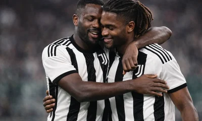 Khephren e Marcus Thuram si abbracciano con la maglia bianconera