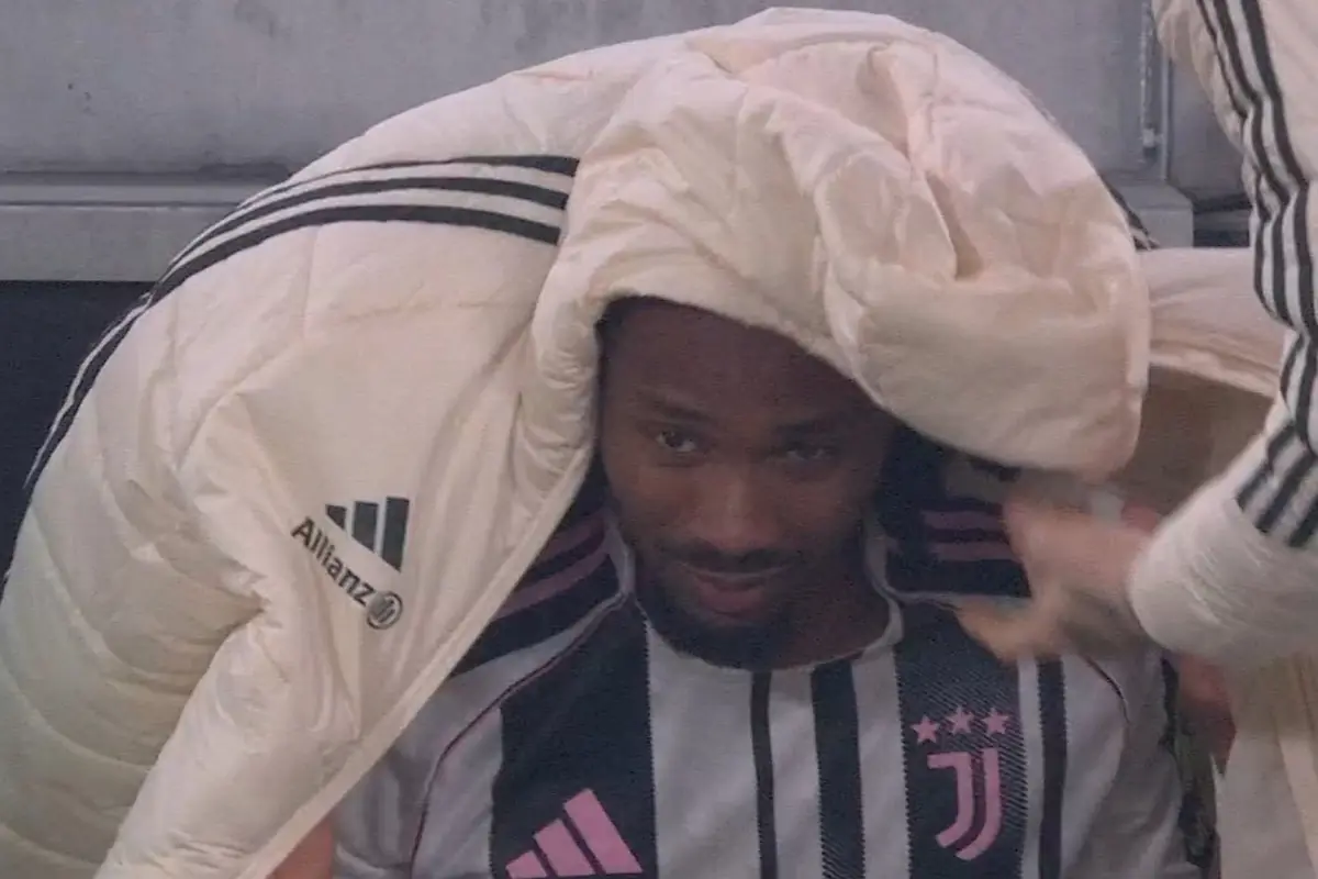Khephren Thuram in lacrime dopo una sostituzione con la Juve