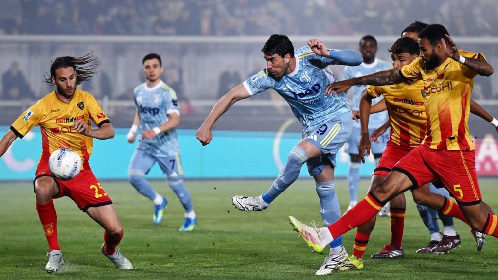 vlahovic gol lecce juve