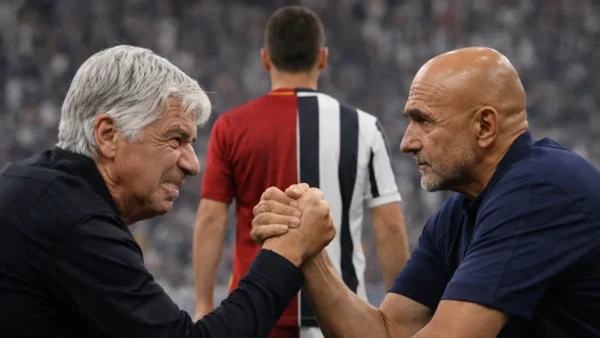 Gasperini e Spalletti si sfidano a braccio di ferro, immagine IA