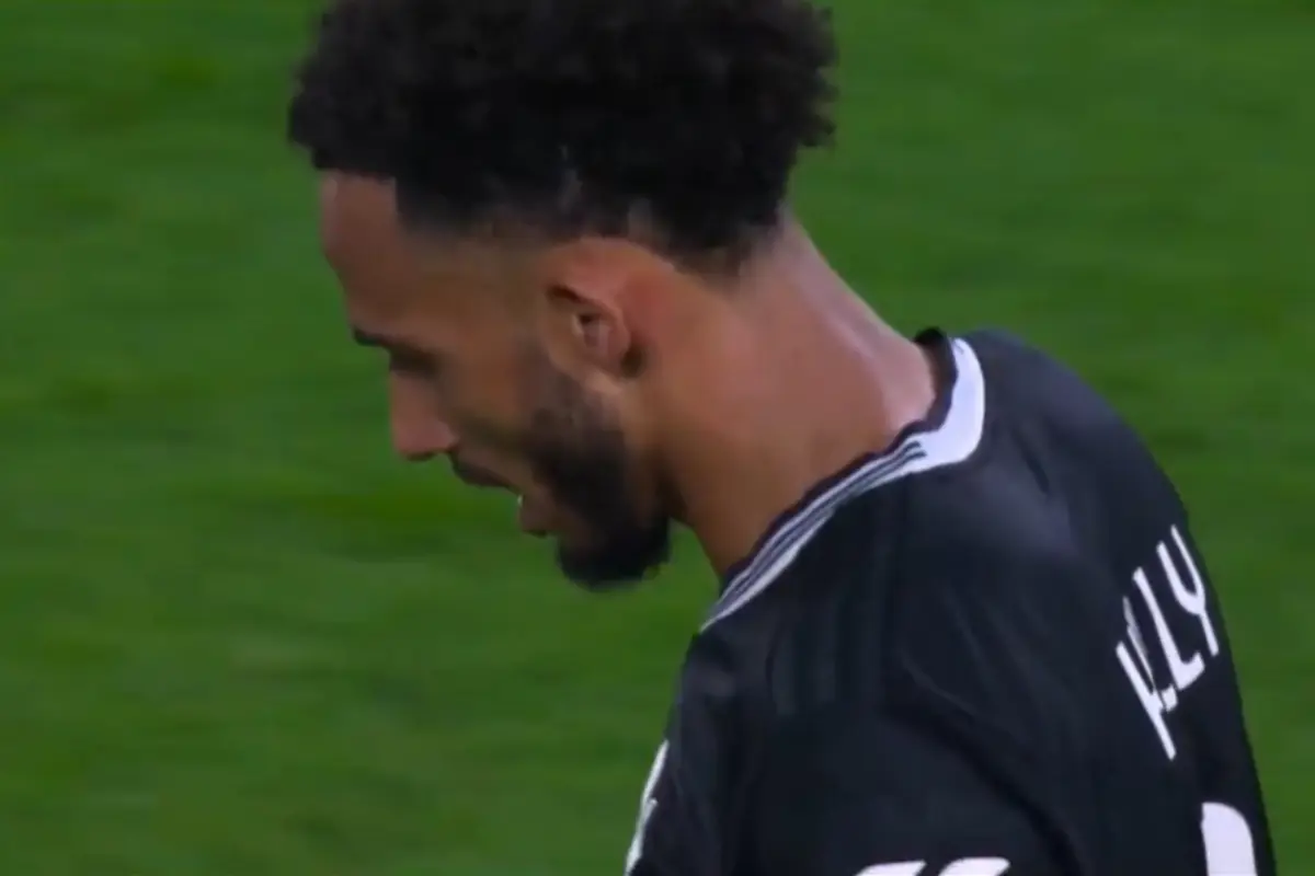 Kelly, difensore della Juventus, a testa bassa