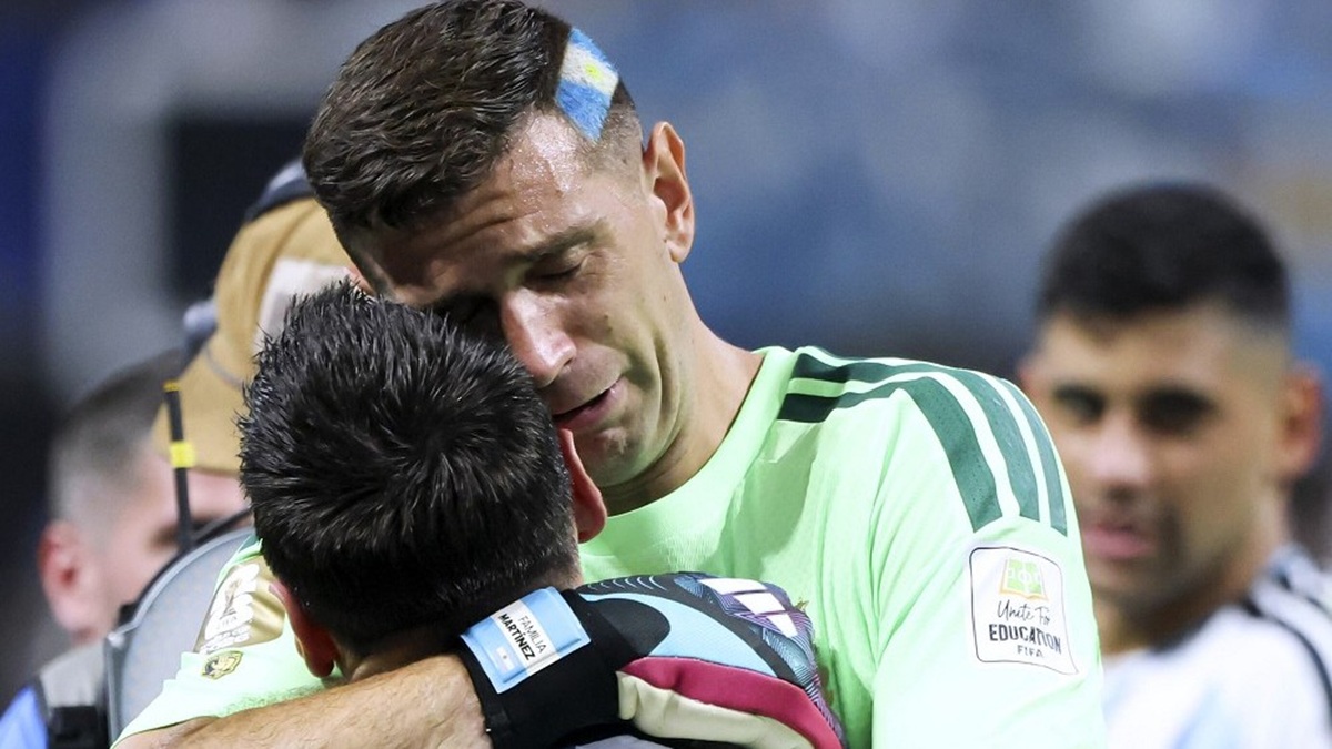 Dibu Martinez Messi