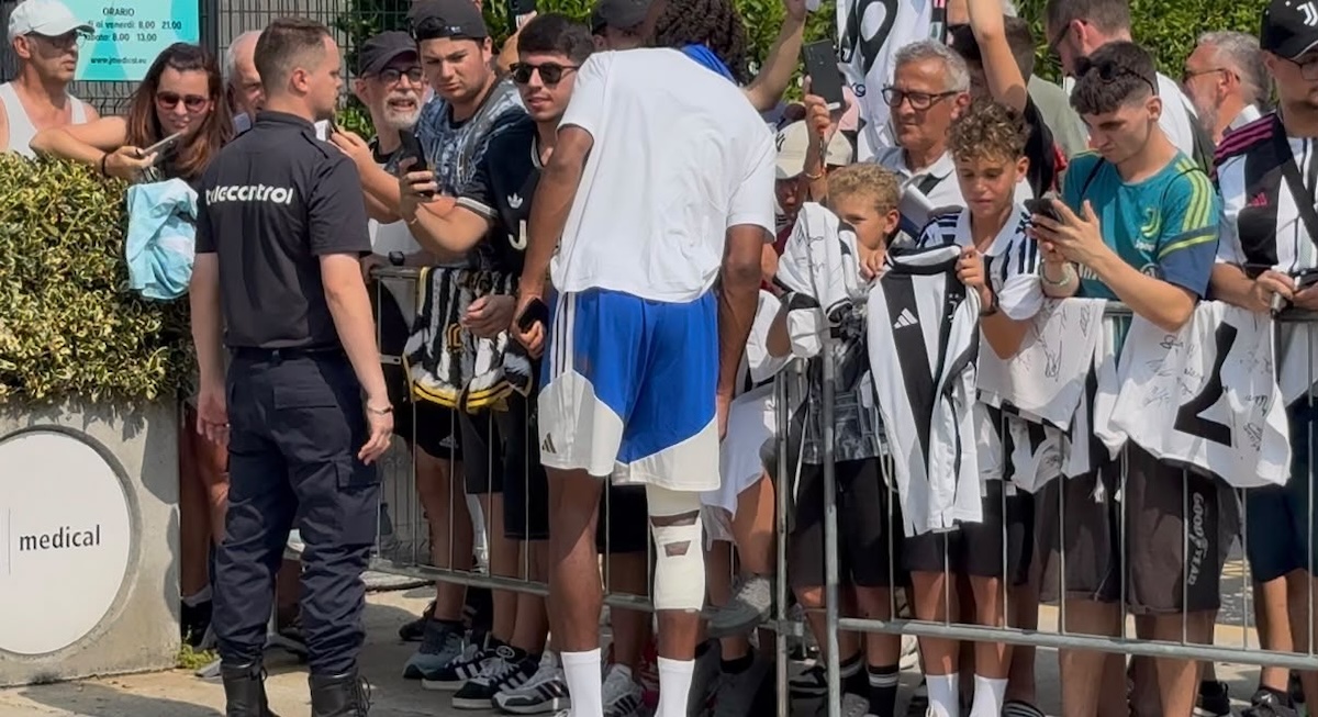 thuram comincia la stagione con una vistosa fasciatura al ginocchio le ultime 8211 foto da Juventusnews24.com thuram comincia la stagione con una vistosa fasciatura al ginocchio le ultime 8211 foto