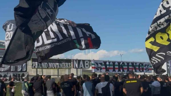 Protesta tifosi Juve