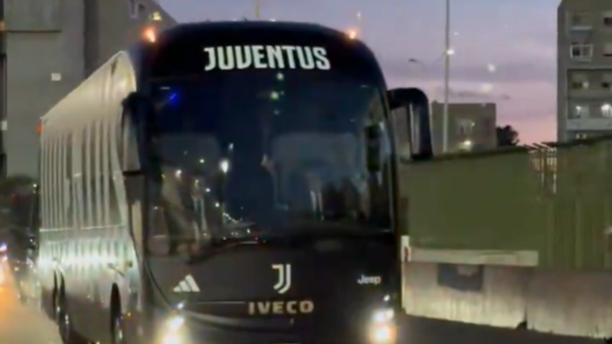 cagliari juve i pullman delle due squadre sono arrivati all8217unipol domus 8211 foto e video del pre partita da Juventusnews24.com cagliari juve i pullman delle due squadre sono arrivati all8217unipol domus 8211 foto e video del pre partita